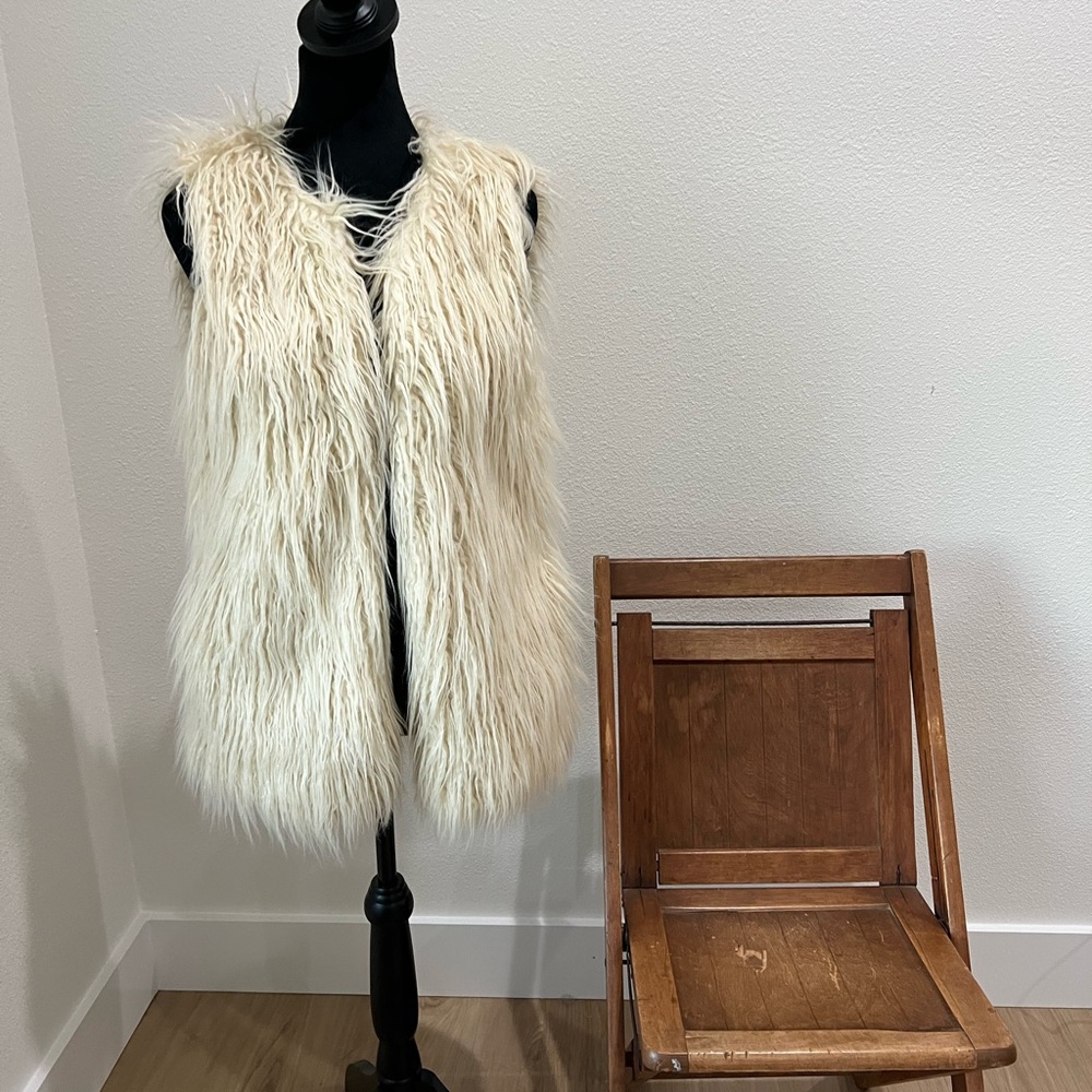 Dani Collection Cream Faux Fur Vest size S